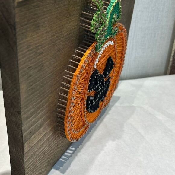 Jack-O-Lantern Pumpkin String Art Plaque Wall Hanging 9" x 11.5" Halloween Fall - Picture 2 of 5